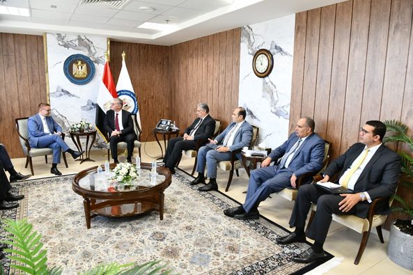 عقد المهندس كريم بدوى وزير البترول والثروة المعدنية اجتماعين منفصلين مع مسئولى شركتى توتال إنرجيز الفرنسية وكابريكورن إنرجى البريطانية 