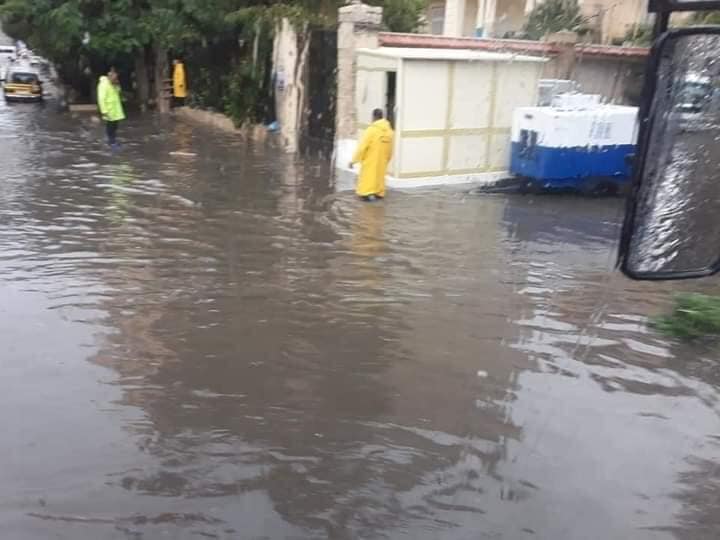 أمطارغزيرة تضرب الإسكندرية وارتباك مروري بطريق الكورنيش |