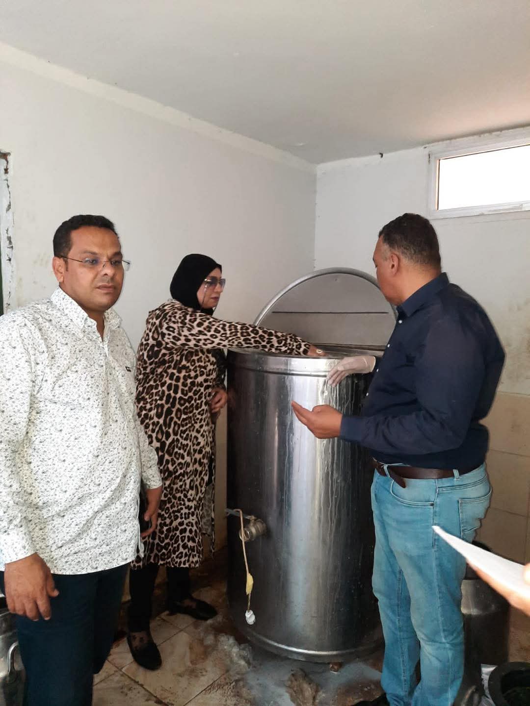 تنفيذاً لتكليفات القيادة السياسية و تعليمات الدكتور/ شريف فاروق .وزير التموين و التجارة الداخلية. و بتوجيهات اللواء أح / هانى رشاد، محافظ السويس، و بإشراف الدكتور / محمد علام نائب المحافظ قامت حمله تموينيه مكبره برئاسه الاستاذ/ احمد علي ، مدير مديرية التموين . السويس 