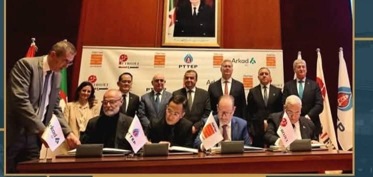 وزير البترول والثروة المعدنية ونظيره الجزائري يشهدان توقيع 