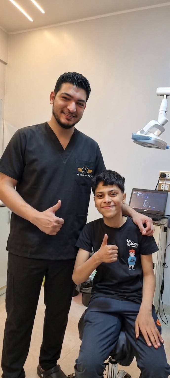 مهنة طب الاسنان مش مهنة عادية منهة تتطلب منك المزيد من الحب والمودة والرحمة مع الدكتور/ أحمد خالد دكتور طب الأسنان حاصل على ثلاث زمالات بريطانية في طب الأسنان وماجستير من جامعة طنطا