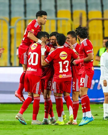 الأهلي يفوز على المصري بثنائية نظيفة في الجولة الأخيرة بالدوري المصري.